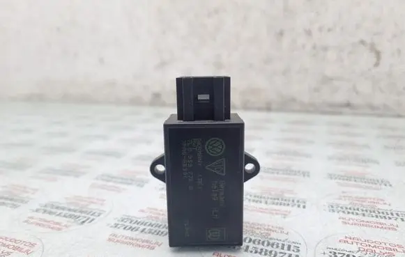 Volkswagen Jetta V Seat heating relay 7L0959772D