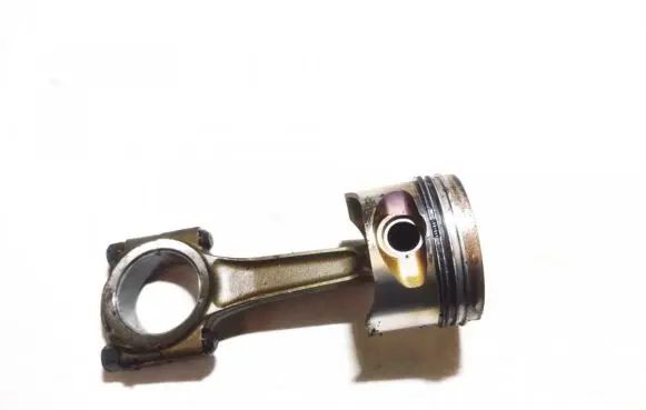 Citroen Xsara Picasso Piston with connecting rod