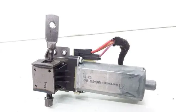 Volkswagen Touareg I Seat adjustment motor 0390203218 905415102