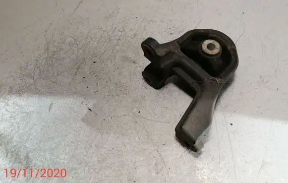 Honda CR-V Rear differential mounting bracket 