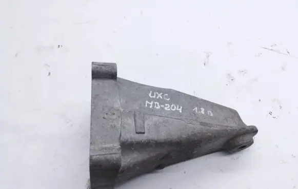 Mercedes-Benz C W204 Engine mounting bracket A2712231804