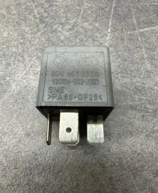 Volkswagen Golf IV Other relay 8D0951253A PA66GF25 V23134B52X301