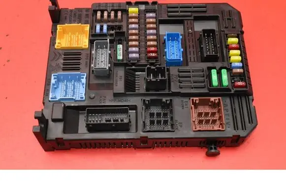 Peugeot 5008 Fuse box set 9832881380