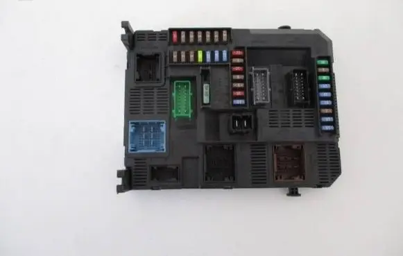 Peugeot 308 Central body control module 9807054180