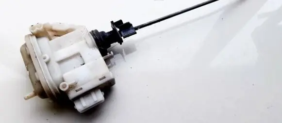Volkswagen PASSAT B3 Central locking motor 357862153F