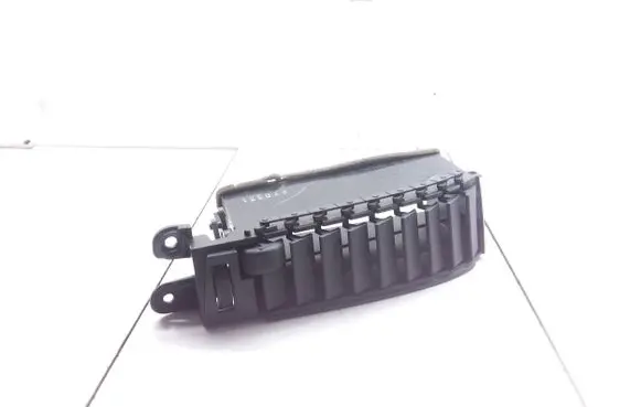Ford Ranger Dash center air vent grill UR58GM911