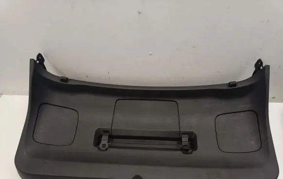 Tailgate trim