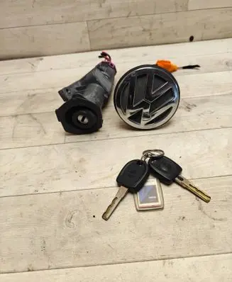 Volkswagen Jetta IV Tailgate exterior lock 4B0905851C