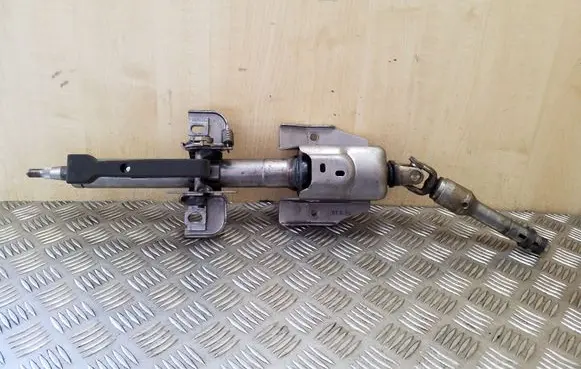 Mitsubishi Pajero Steering wheel axle
