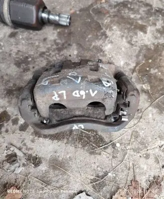 Nissan Qashqai+2 Front brake caliper 