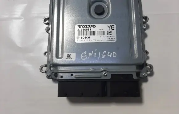 Volvo XC70 Engine control unit/module 31336983