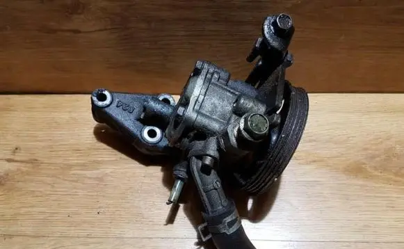 Mazda 323 Power steering pump