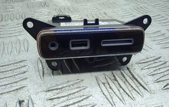 Jeep Grand Cherokee USB socket connector 68141322AA
