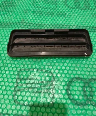 Chevrolet Volt II Quarter panel pressure vent 13597326