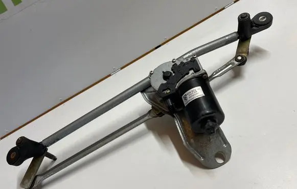Front wiper linkage and motor