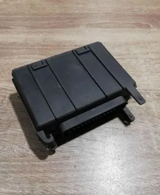 Volkswagen PASSAT B4 Ignition amplifier control unit KBA16686 HJS63010247