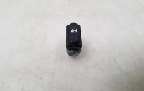 Nissan Qashqai Central locking switch button 