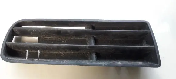 Volkswagen Golf IV Front bumper lower grill