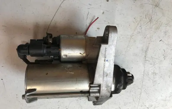 Volkswagen Golf VII Starter motor 02T911024N