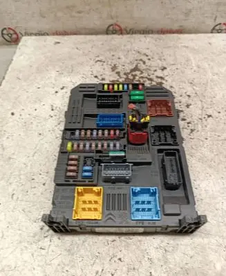 Peugeot Expert Fuse module 9830790580 28625142 2532044657