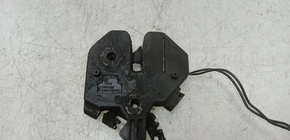 Volvo XC70 Engine bonnet/hood lock/catch 9483765 7890 9483764