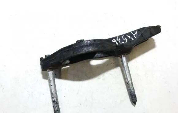 Toyota Prius (XW20) Engine mounting bracket