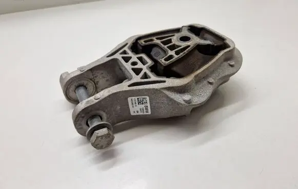 Engine mount bracket