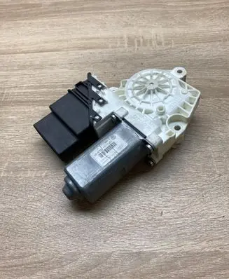 Volkswagen PASSAT B6 Rear door window regulator motor 3C9959704 984065104