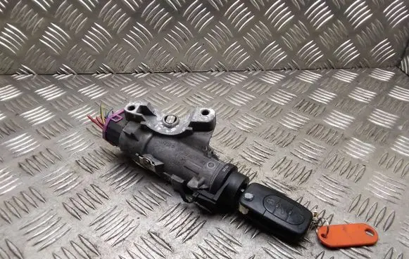 Audi A4 S4 B6 8E 8H Ignition lock 4B0905851F