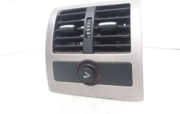 Rear air vent grill
