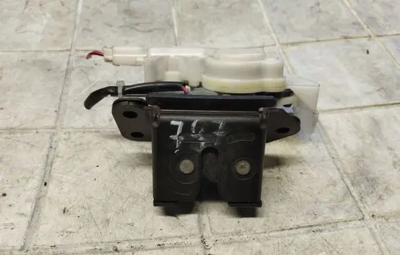 Mazda 6 Tailgate/trunk/boot lock/catch/latch B6701