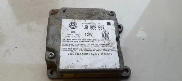 Volkswagen PASSAT B5 Airbag control unit/module 1j0909607 5wk4199