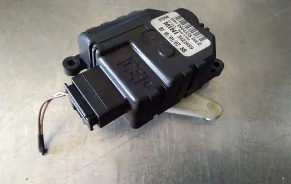 Mini One - Cooper Coupe R56 Air flap motor/actuator 990433S 3422659 52098