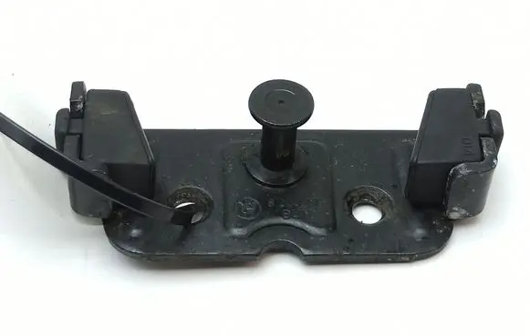 BMW Z4 E85 E86 Trunk lock loop 8203771