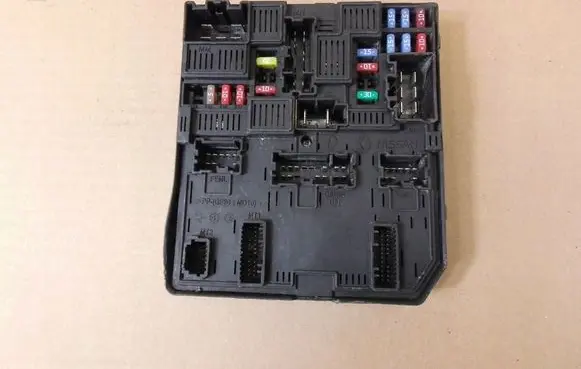 Nissan Pulsar Comfort/convenience module 284B73ZL0A