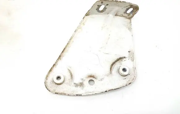 Skoda Yeti (5L) Fender mounting bracket 5L0821142