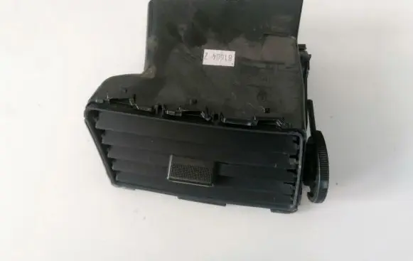 Chrysler Pacifica Dash center air vent grill