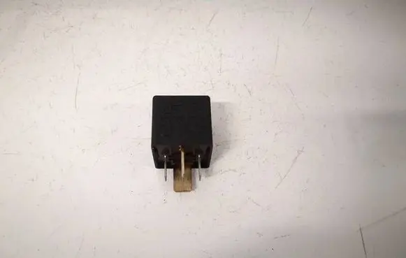 Volkswagen Polo Other relay 7M0951253A