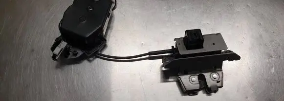 Volvo XC70 Tailgate/trunk/boot lock/catch/latch 31333543