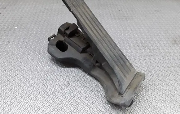 Volkswagen Golf V Accelerator throttle pedal 1K1721503L