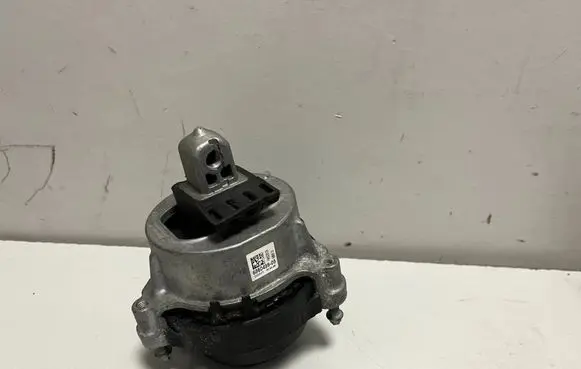 BMW X3 G01 Engine mount bracket 6860499