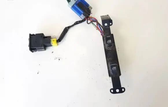 Nissan Primera Electric window control switch