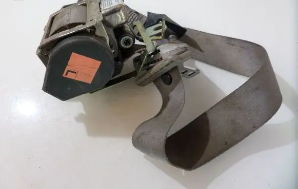 Mazda 323 Front seatbelt 560053152 BL2A57L90 0430031