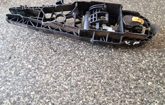 Chrysler 200 Front door exterior handle/bracket P68158807AC