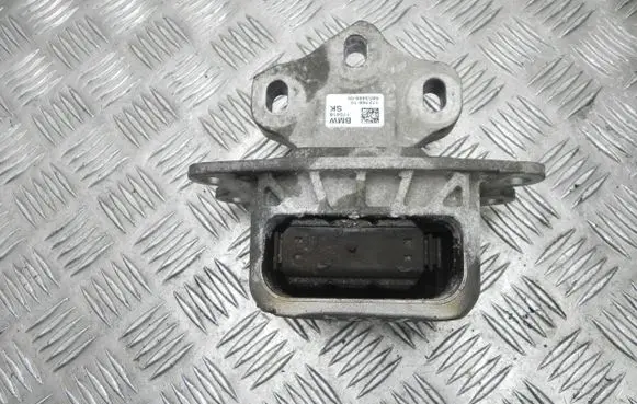 BMW 2 F46 Engine mount bracket 6853449