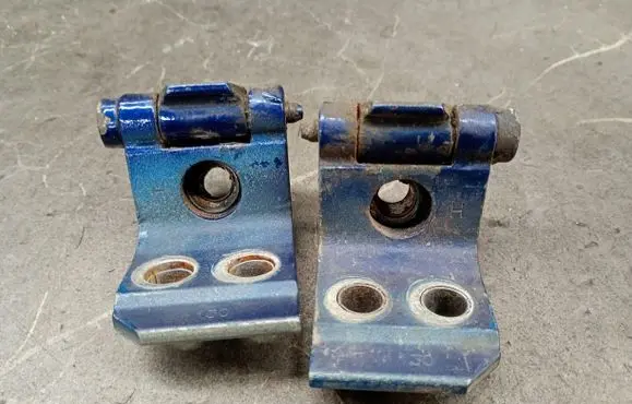 Peugeot 206+ Rear door hinge set 
