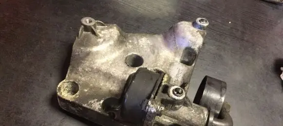 BMW 3 E46 A/C compressor mount bracket 7787319