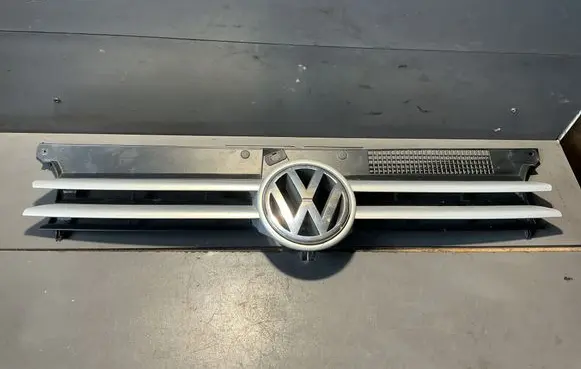 Volkswagen Golf IV Front grill 1J0853655D 1J0853651F