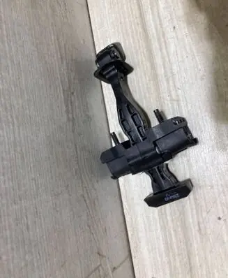 BMW 1 F70 Front door check strap stopper 7447993