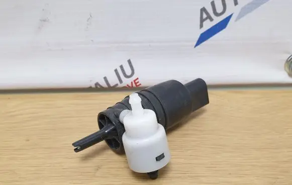 BMW 2 F46 Windscreen/windshield washer pump 7388349 67127388349 TESTED